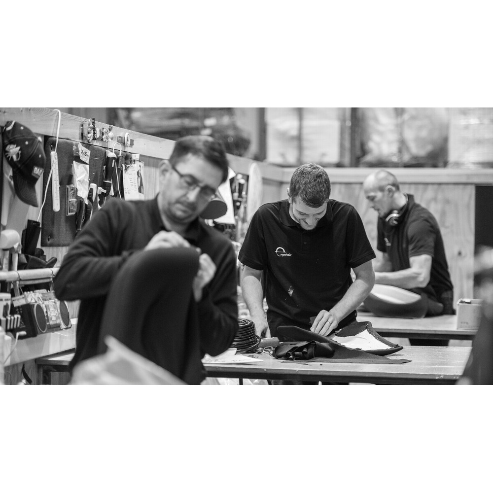 Picture of craftsmen at work
